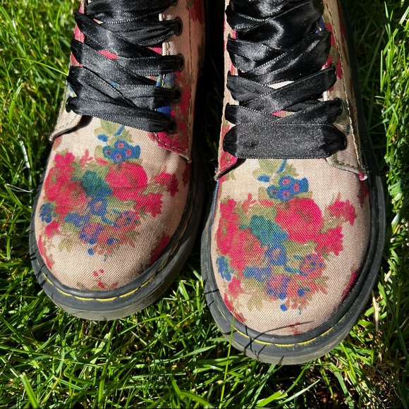 Limited Dr. Martens Delaney Floral Boots (Size 1) - Picture 6 of 11
